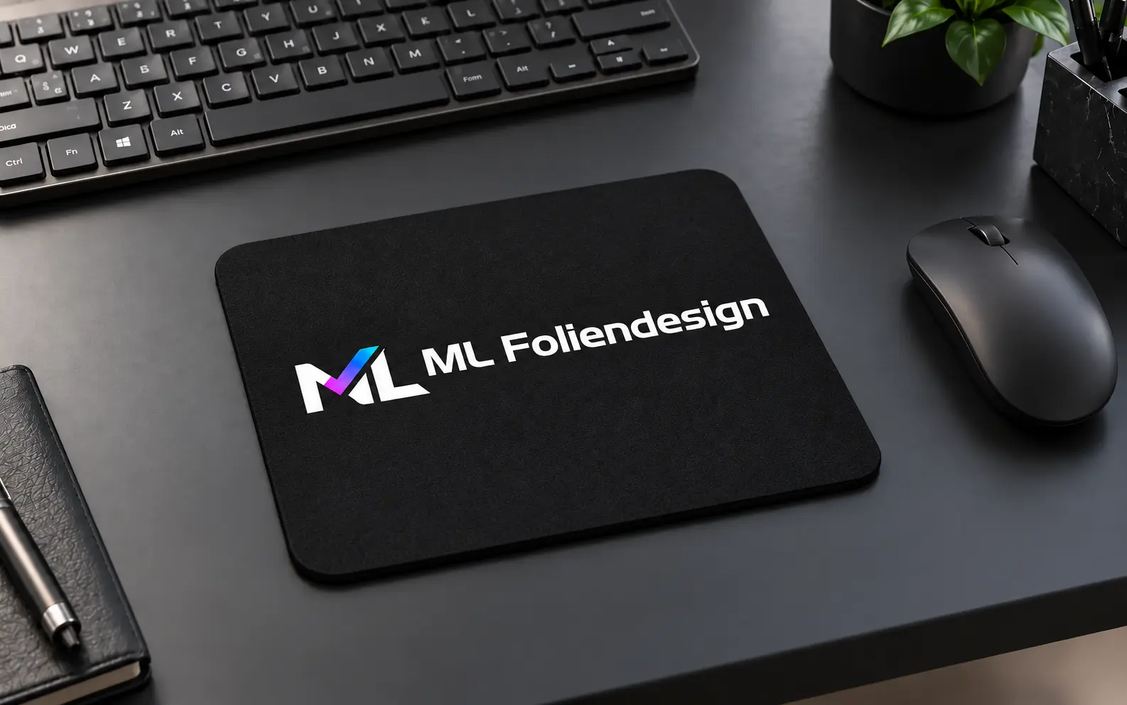 Gestaltungsbeispiel eines 22 mal 18 Zentimeter großen und 5 Millimeter starken Mauspads mit Firmenlogo
