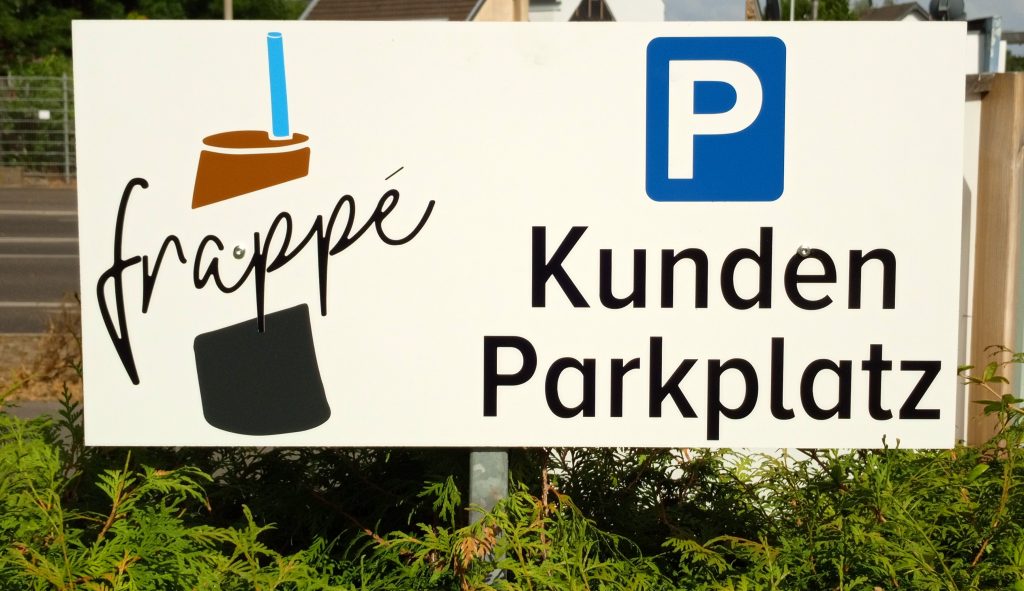 Cafe Frape Parkplatzschild 50321
